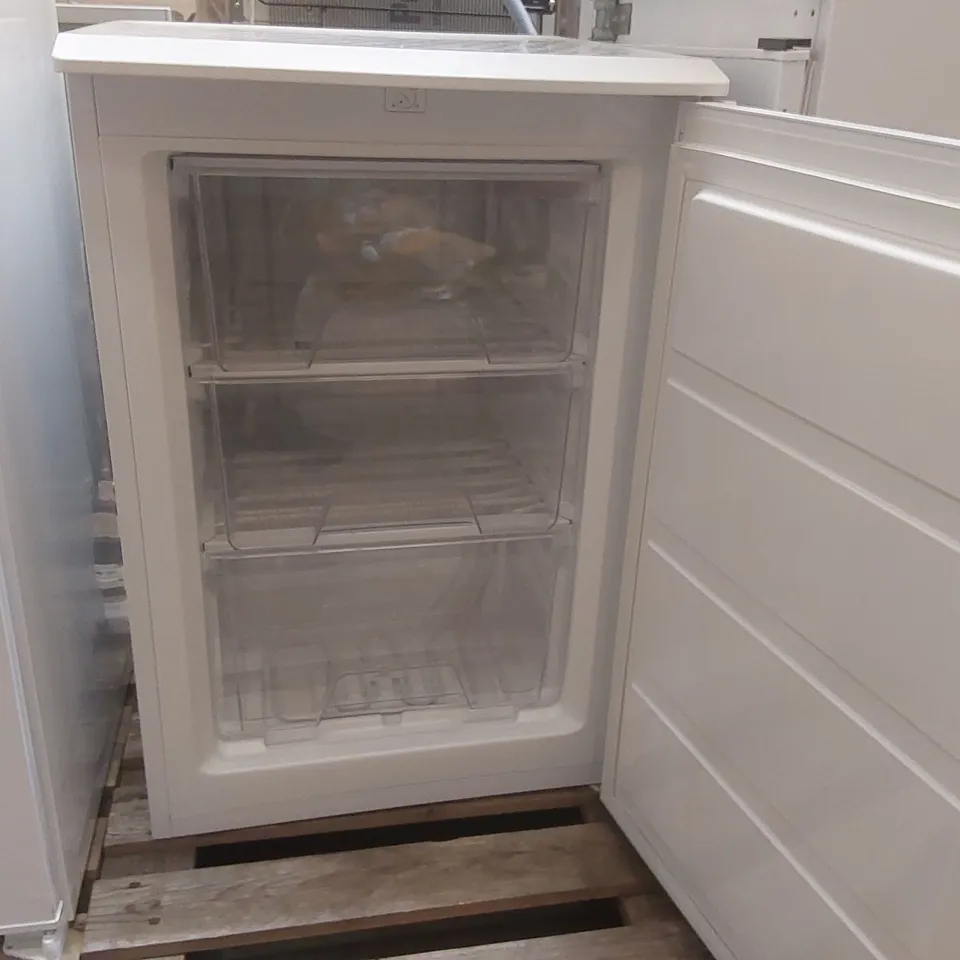 LOGIK LUF55W23 UNDERCOUNTER FREEZER - WHITE