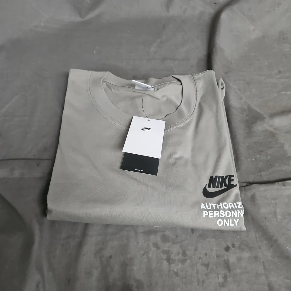 NIKE AUTHORISED PERSONNEL TEE IN ARMY GREEN SIZE XL