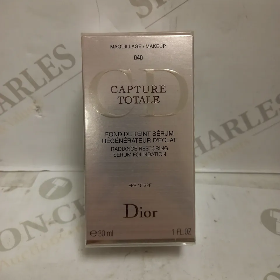 CHRISTIAN DIOR CAPTURE TOTALE RADIANCE RESTORING SERUM FOUNDATION SPF 15 - 040 HONEY BEIGE 