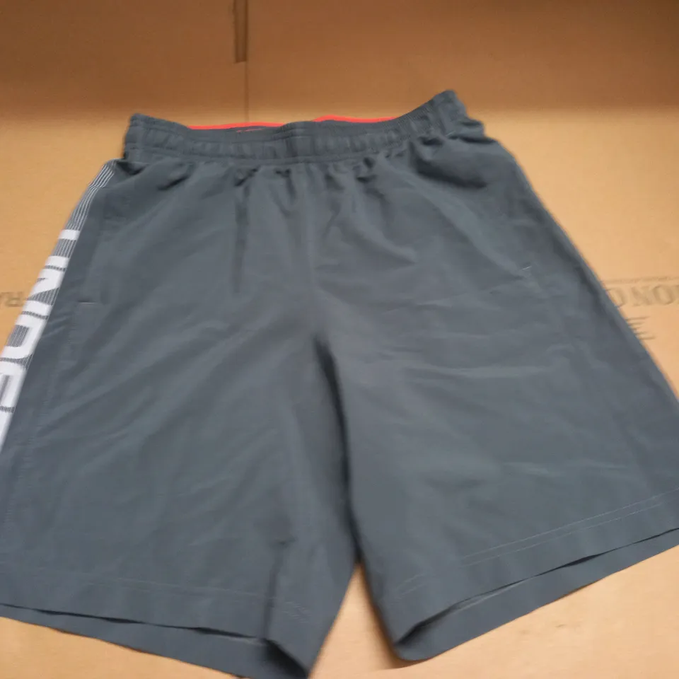 UNDER ARMOUR GREY SHORTS - SM