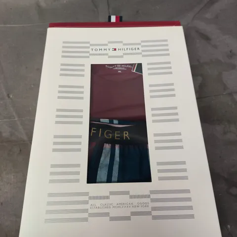 TOMMY HILFIGER BOXED PYJAMA SET - SIZE XL