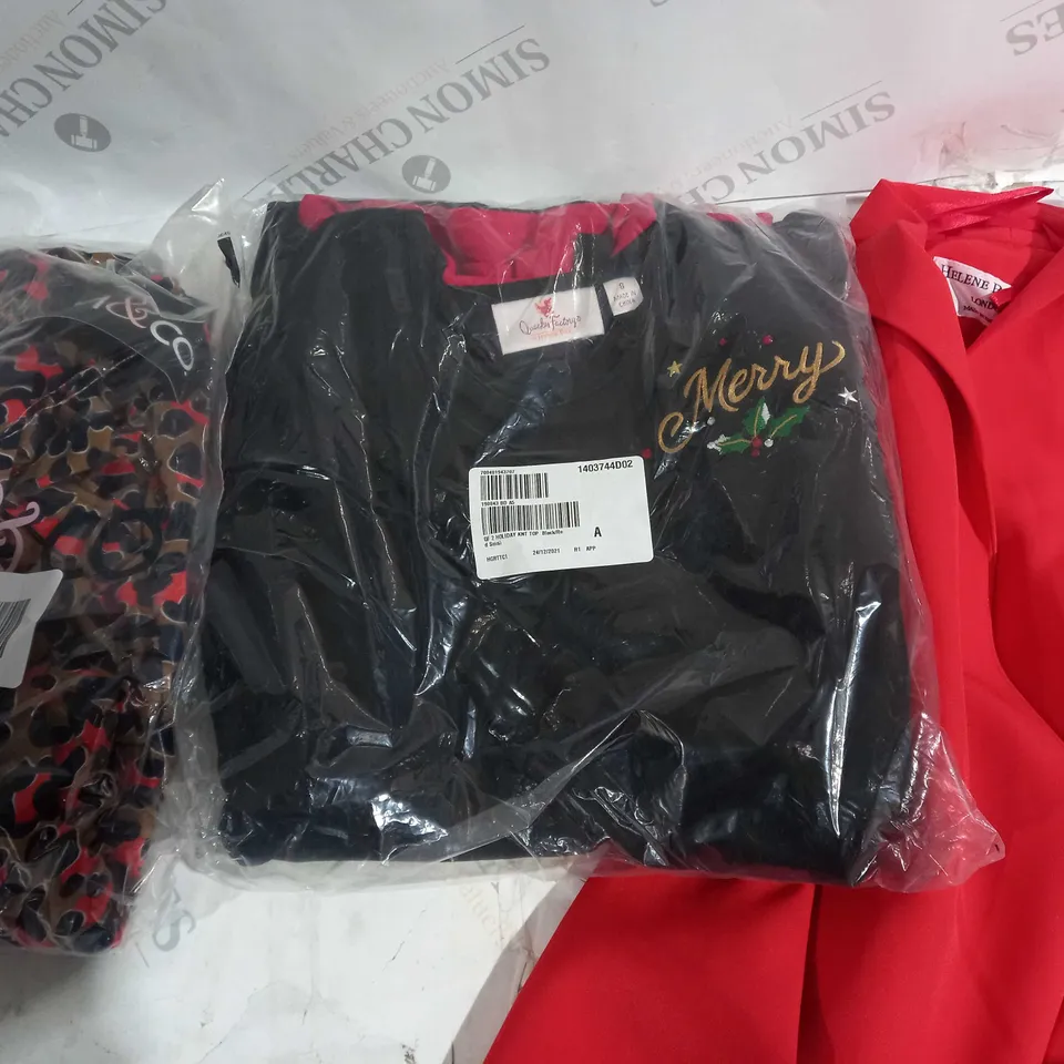 APPROXIMATELY 10 CLOTHING ITEMS INCLUDING: SKIRTS AND T-SHIRTS (ALL IN DIFFERENT SIZES)
