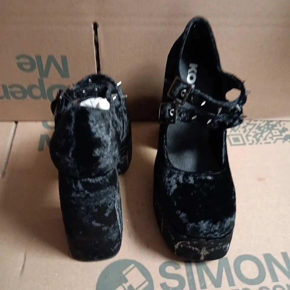 BOXED KOI LADY MENACE GRUNGE CRUSHED VELVET HEELS - BLACK, UK4