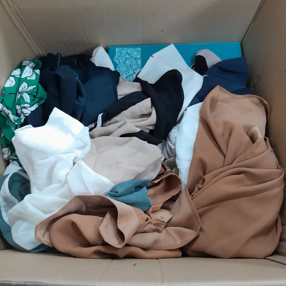 BOX OF APPROXIMATELY 15 ASSORTED CLOTHING ITEMS IN VARIOUS STYLES, COLOURS AND SIZES TO INCLUDE TOPS, BAGS, SHOES ETC