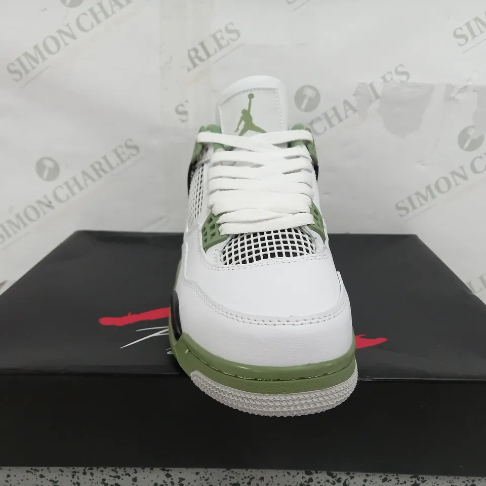 BOXED PAIR OF AIR JORDAN 4S RETRO IN WHITE & KHAKI TRAINERS - UK 7