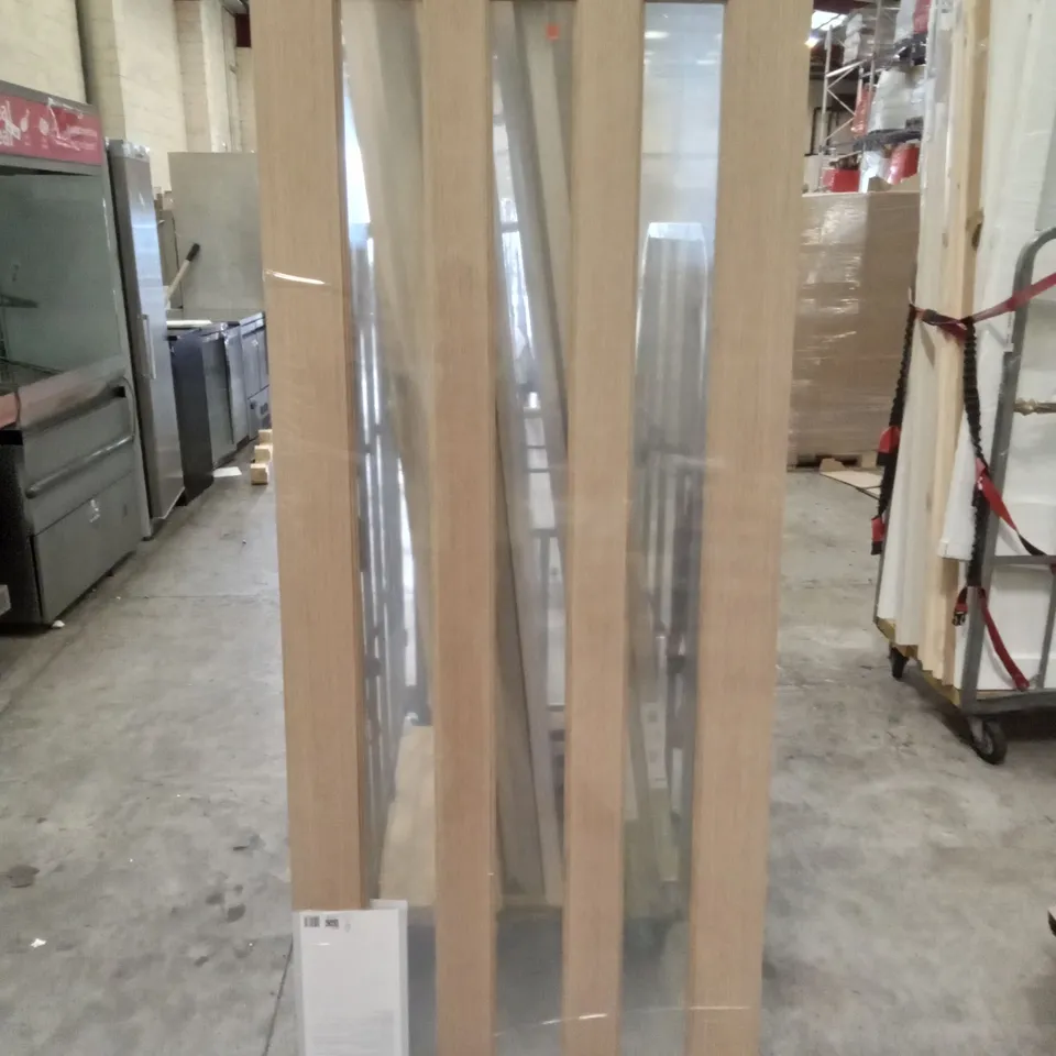 PACKAGED 1980 X 760MM 3 GLASS PANNEL OAK VENEER INTERNAL DOOR