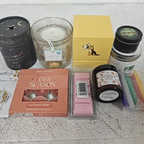 LOT OF APPROXIMATELY 17 ASSORTED CANDLES 