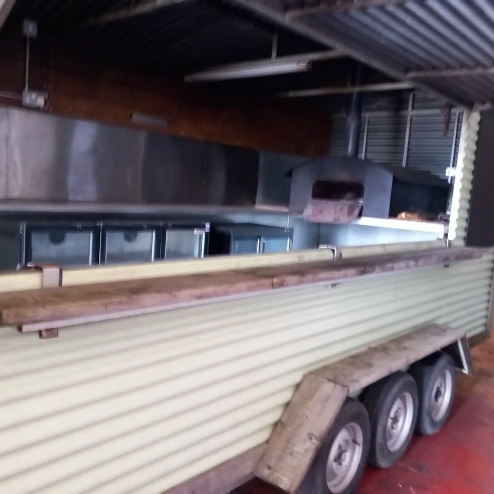 TOWABLE MOBILE FOOD TRAILER WITH SERVING HATCH, PIZZA OVEN, 2 BOTTLE FRIDGES, HANDWASH STATION AND DOUGH ROLLER