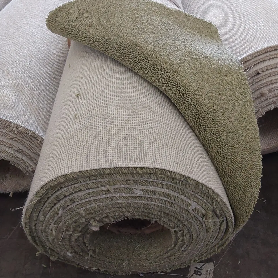 ROLL OF QUALITY ROSEDALE SPAUNTON MOOR CARPET // SIZE: APPROX 4 X 6.62m