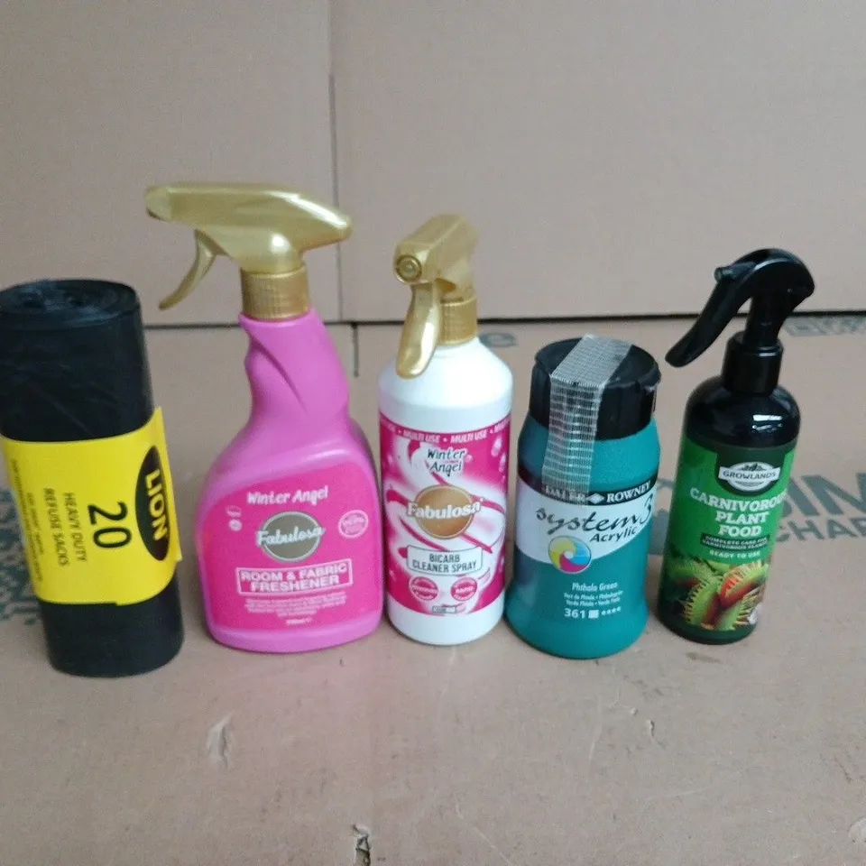 APPROX 5 ASSORTED CLEANING PRODUCTS AND ACCESSORIES TO INCLUDE - HEAVY DUTY BIN BAGS FABULOSA AND CARNIVOROUS PLANT FOOD