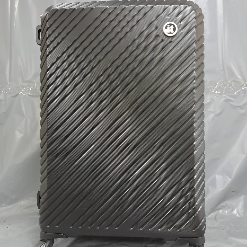 IT LUGGAGE RECLINE BLACK MEDIUM SUITCASE