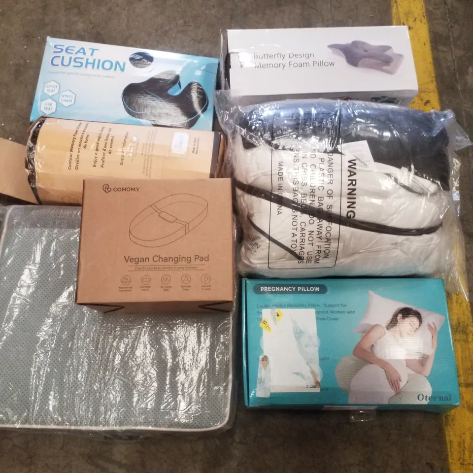 PALLET CONTAINING ASSORTED PILLOWS & CUSHIONS