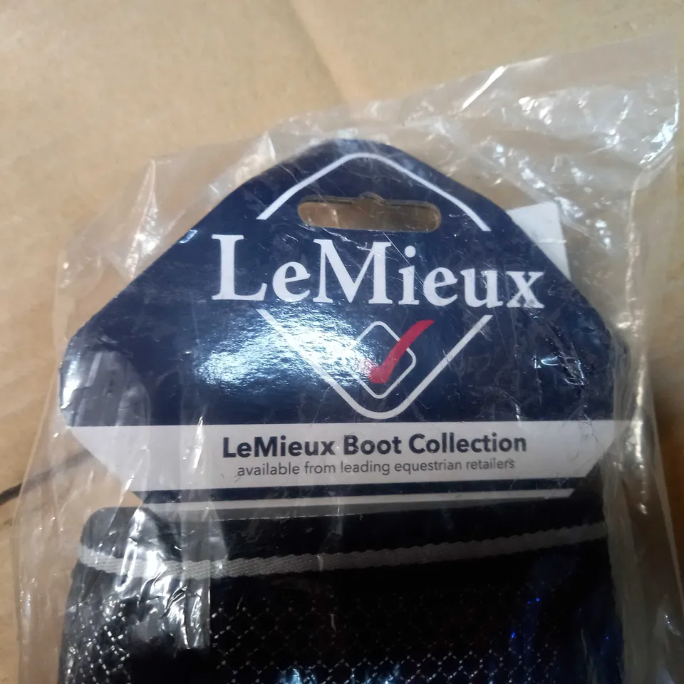 PACKAGED LEMIEUX BLACK/SILVER CARBON MESH WRAP BOOTS - MEDIUM