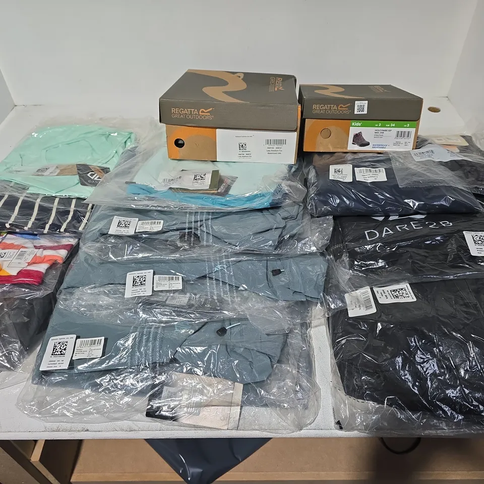 LOT OF APPROXIMATELY 24 ASSORTED BRAND NEW REGATTA AND DARE2BE CLOTHING ITEMS