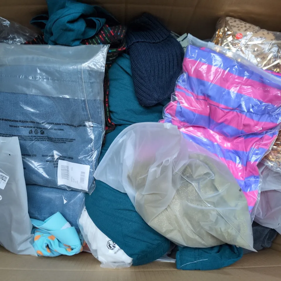 APPROXIMATELY 25 ASSORTED CLOTHING ITEMS IN VARIOUS SIZES, STYLES & COLOURS TO INCLUDE BRANDS SUCH AS PIXIEGIRL, HKXY, RIHOAS, ETC - COLLECTION ONLY