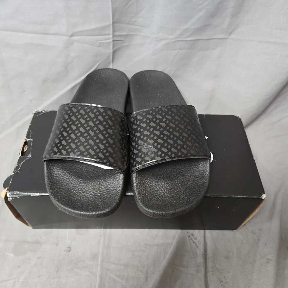 HUGO BOSS MEN'S BLACK SLIDE SANDALS – UK 6 (EU 40)