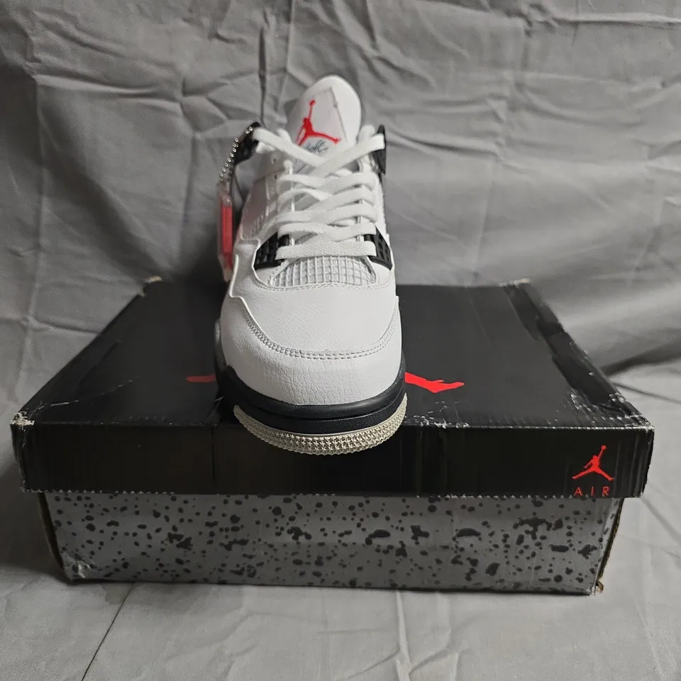 BOXED PAIR OF NIKE AIR JORDAN 4 RETRO SHOES IN WHITE/GREY/BLACK SIZE UK 9