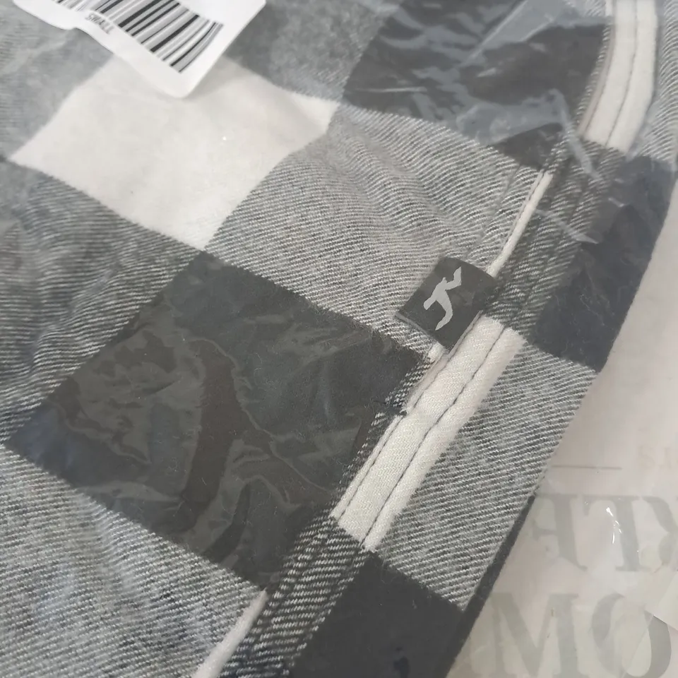 PACKAGED HOLLISTER CHECKERED PANTS - SIZE SMALL 