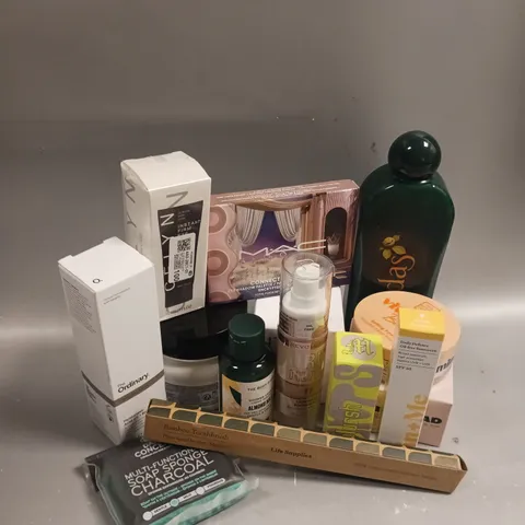 BOX OF APPROXIMATELY 15 COSMETIC ITEMS TO INCLUDE - L'OREAL METAL DETOX MASK - THE ORDINARY HYALURONIC ACID 2% - MADE BY MITCHELL BLURSH ETC 