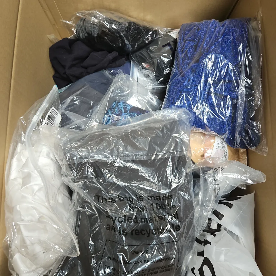 BOX OF APPROXIMATELY 20 ASSORTED CLOTHING ITEMS TO INCLUDE JEANS, DRESS, CARDIGAN, ETC