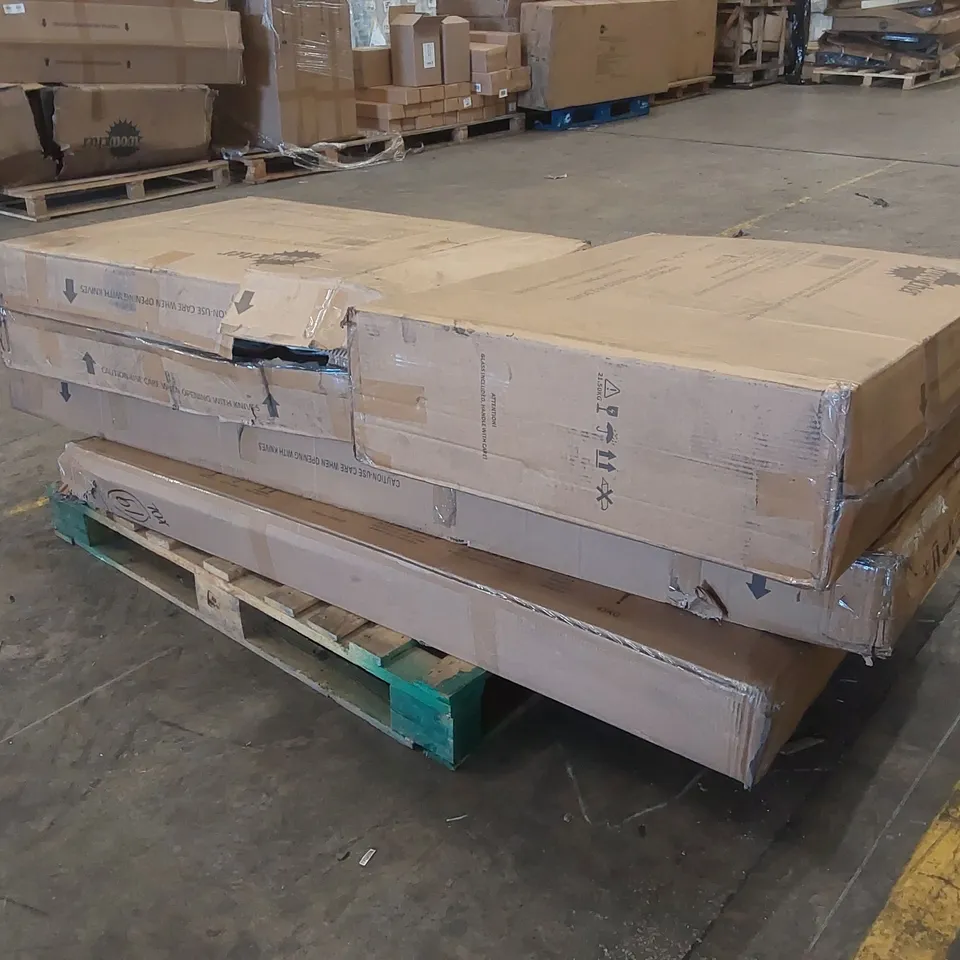 PALLET CONTAINING A LARGE ASSORTMENT OF FURNITURE PARTS 