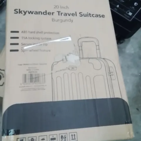 BOXED LUGG 20INCH SKYWANDER TRAVEL SUITCASE BURGUNDY 