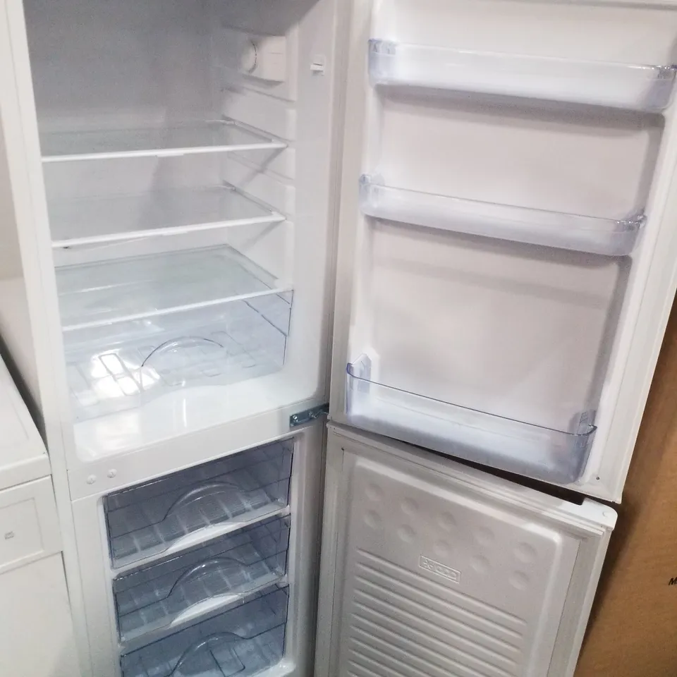 SWAN SR15690W 48CM WIDE, 144CM HIGH, 50/50 SPLIT COMPACT FRIDGE FREEZER - WHITE