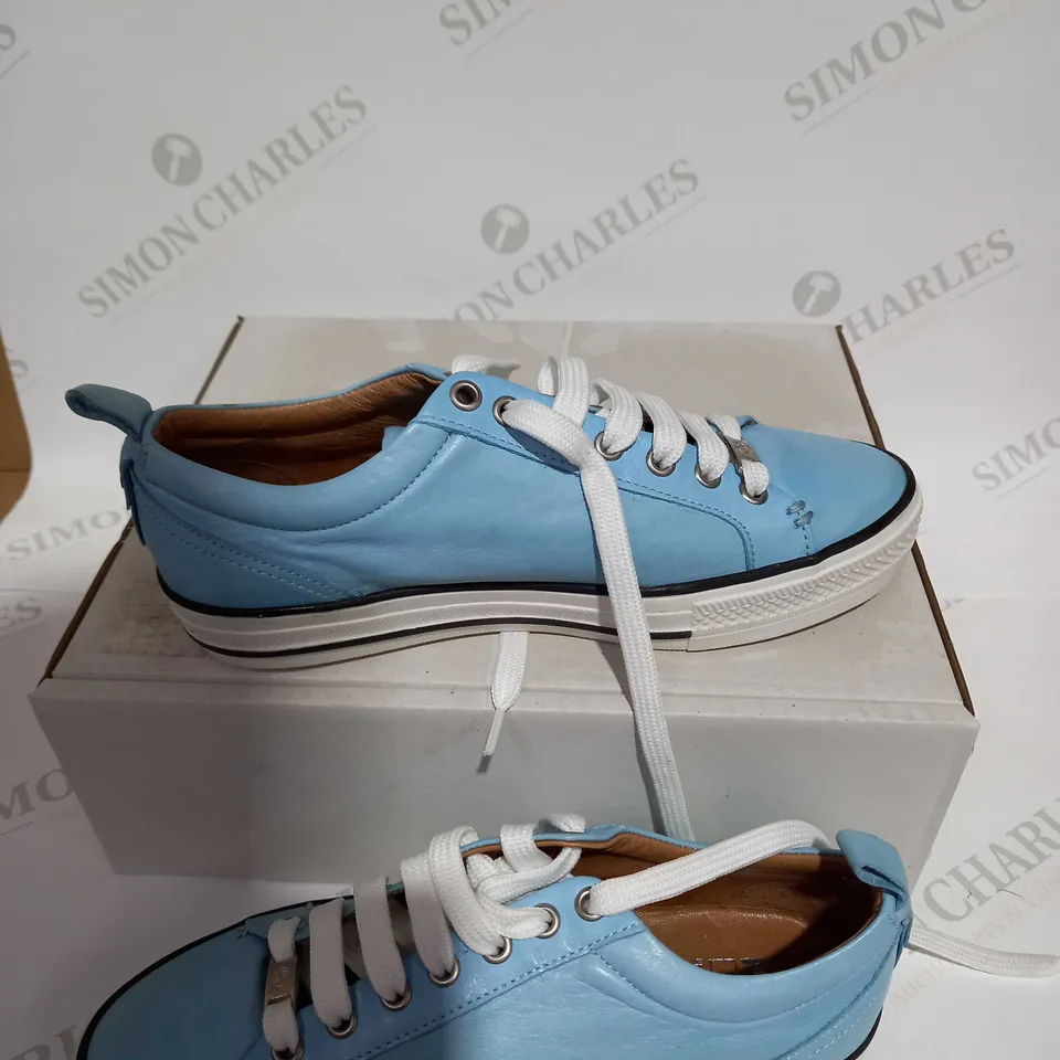 MODA IN PELLE BLUE LACED TRAINERS - SIZE 5
