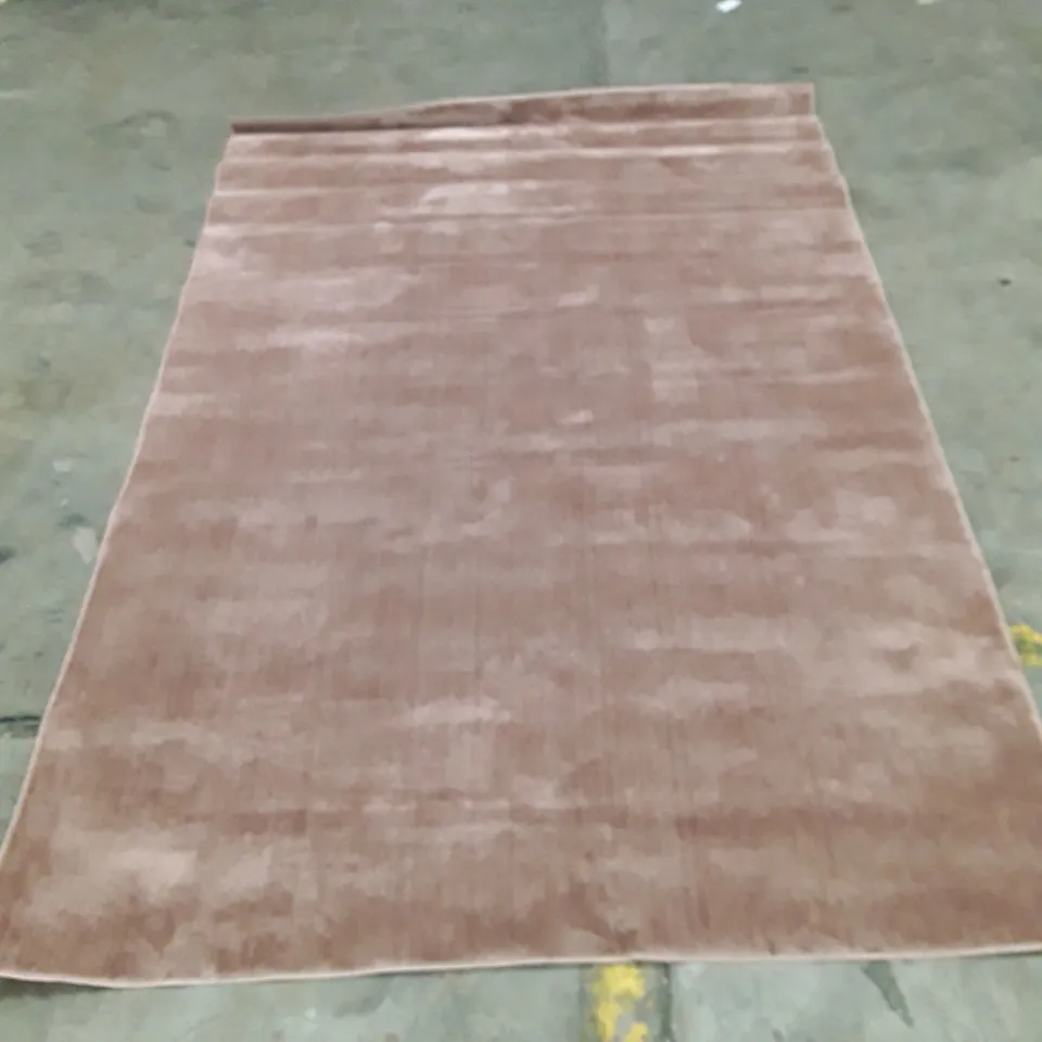 BRONZE SHORT-PILE RUG 225X150 APPROXIMATELY