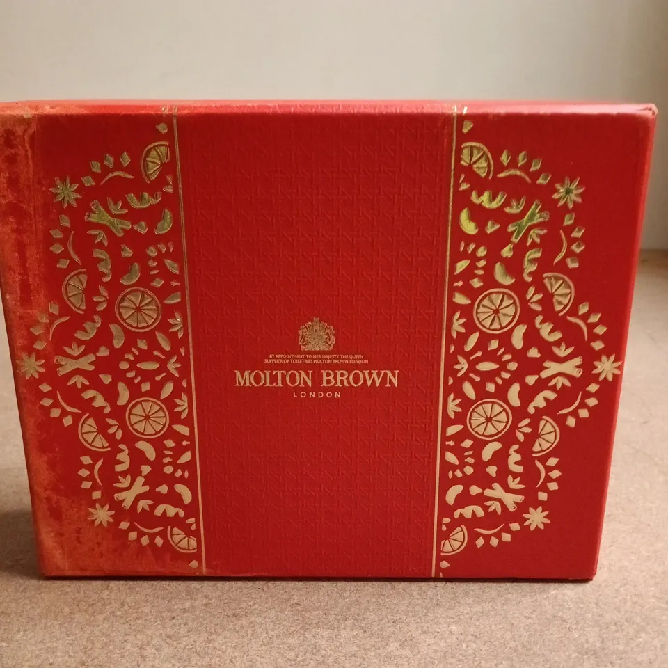 MOLTON BROWN LONDON HAND CREAM TRIO SET – ORANGES & BERGAMOT