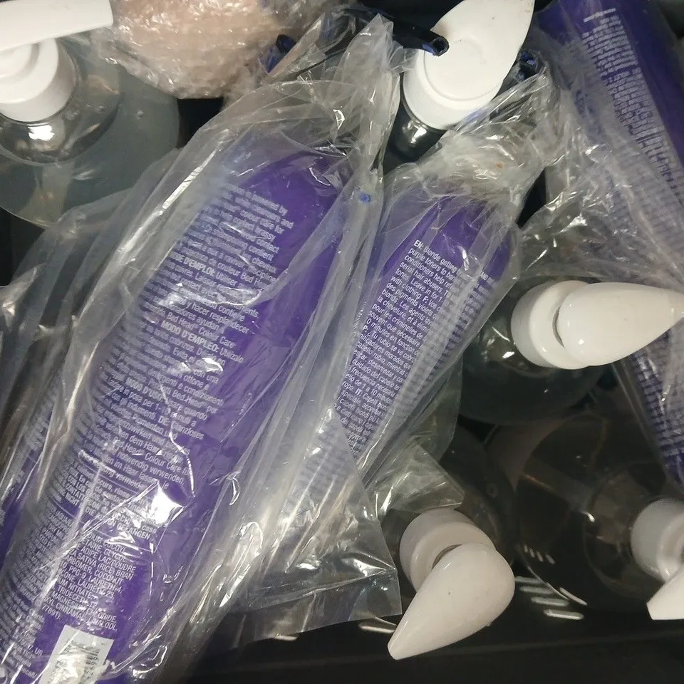 APPROXIMATELY 15 ASSORTED COSMETIC ITEMS INCLUDING VARIOUS MAKES AND BRANDS - COLLECTION ONLY