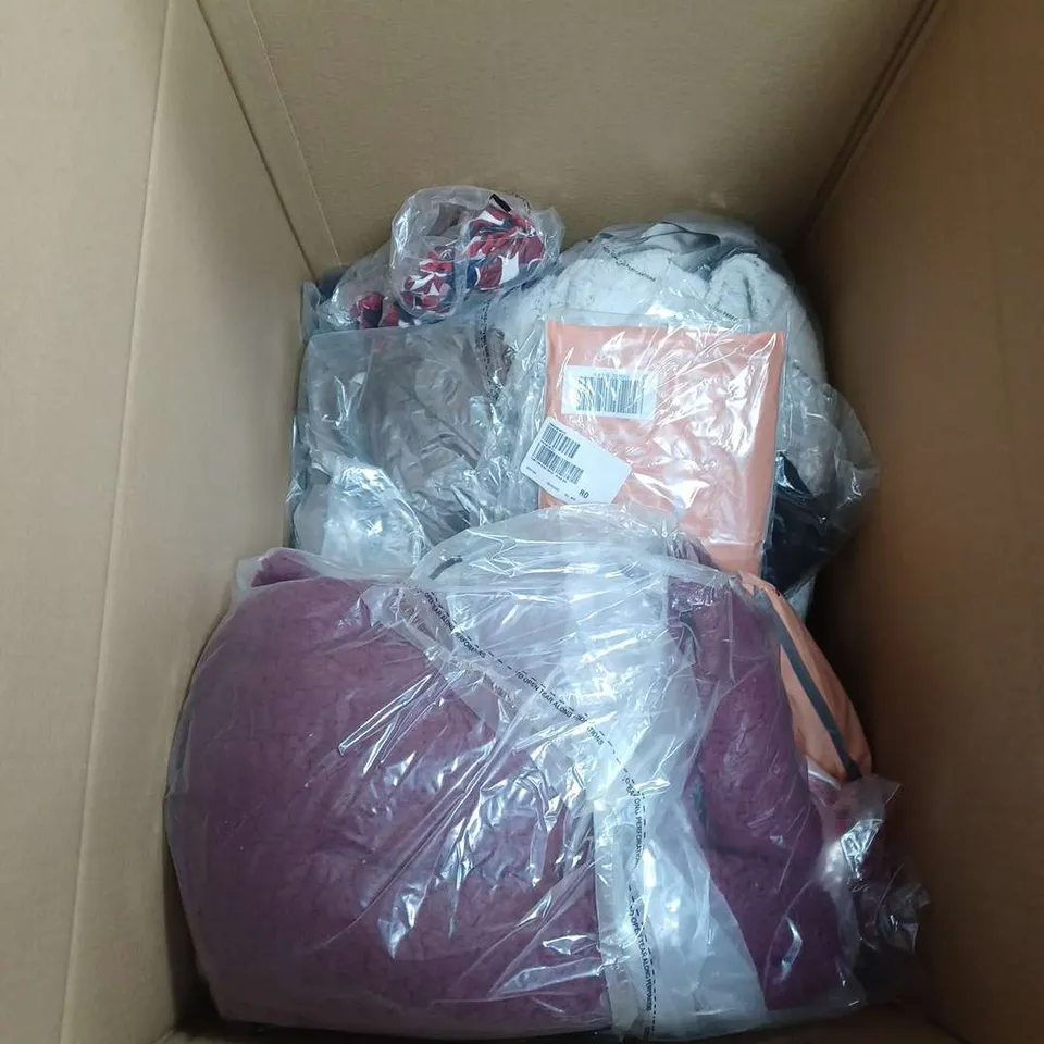 APPROXIMATELY 20 LADIES CLOTHING ITEMS IN VARIOUS COLOURS, SIZES AND STYLES