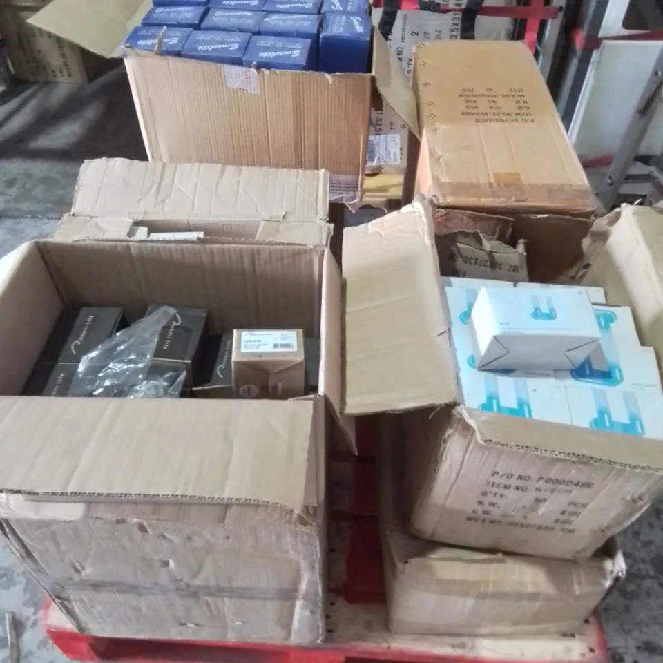 PALLET CONTAINING 10 MULTIPACK BOXES OF ASSORTED LIGHTING ITEMS TO INCLUDE EMCOLITE DOWNLIGHTS AND RISEN LITE LED MINI LIGHTS