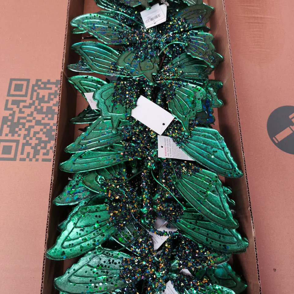 APPROXIMATELY 24 GISELA GRAHAM LARGE EMERALD GREEN BUTTERFLY DECORATION WITH A GLITTER-ENCRUSTED CENTER AND CLIP ATTACHMENTS