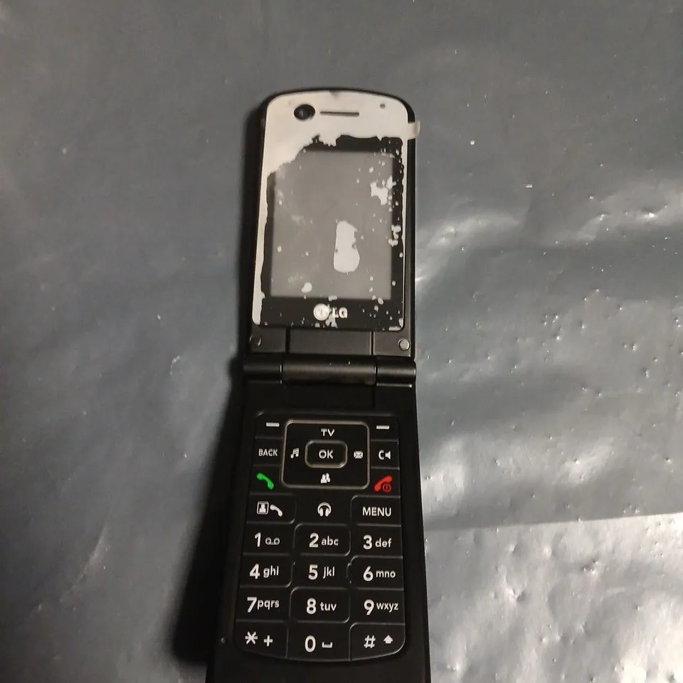 LG CDMA FLIP MOBILE PHONE – 3G, DAMAGED 