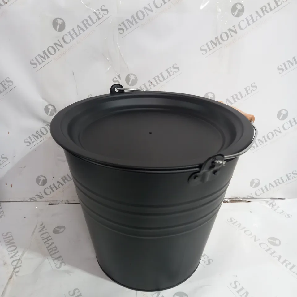 MARKSMAN 12L ASH BUCKET WITH LID
