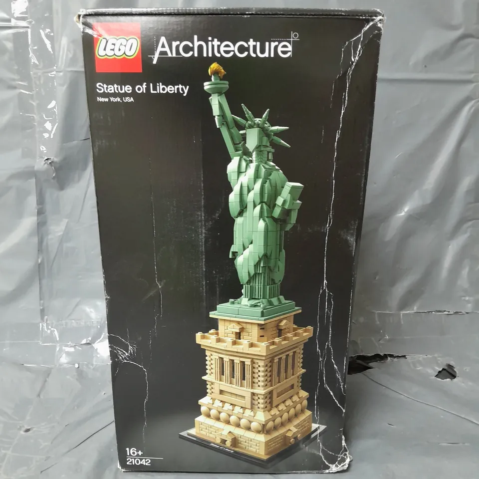 LEGO ARCHITECTURE EMPIRE STATE BUILDING (SET 21042) RRP £114.99