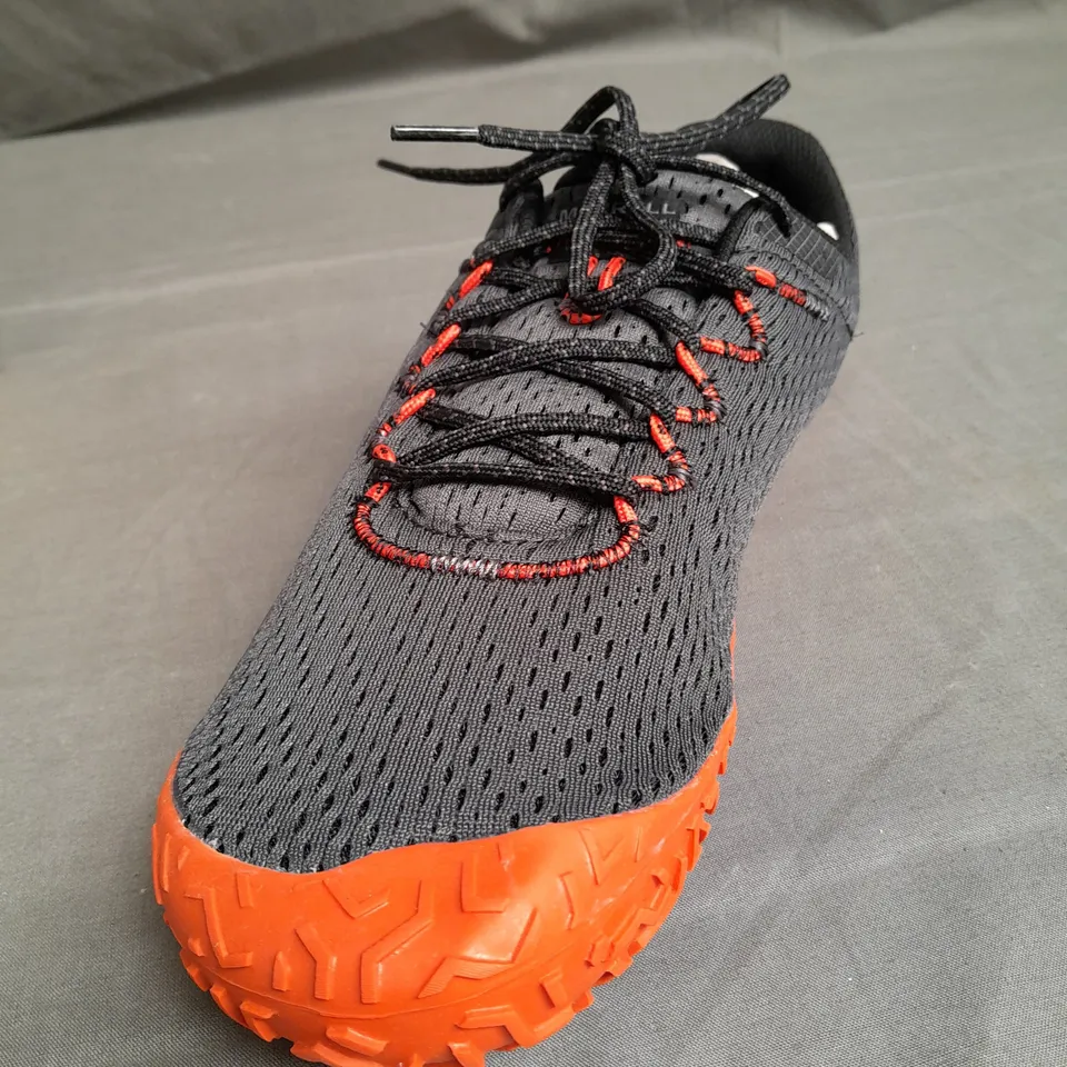 BOXED PAIR OF MERRELL TRAINERS SIZE UK 11