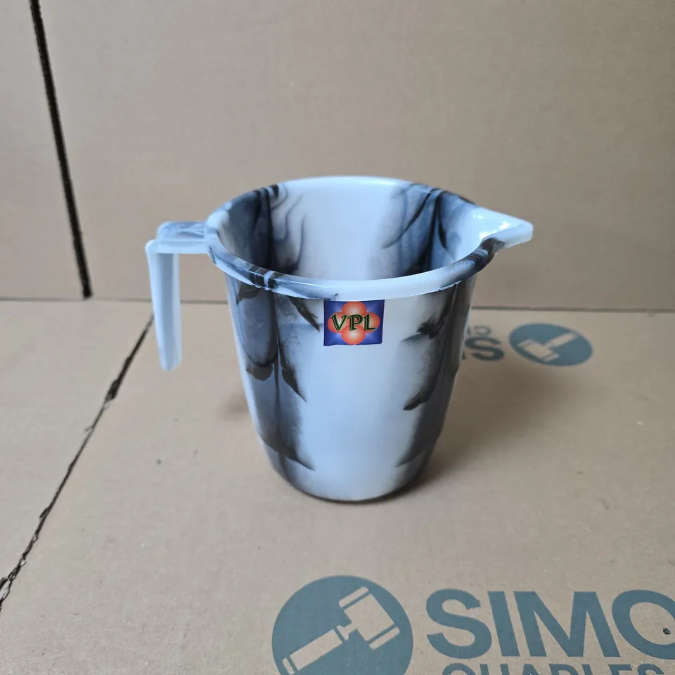 VPL 25L PLASTIC BUCKET WITH LID AND CARRYING HANDLE, INCLUDES MATCHING JUG