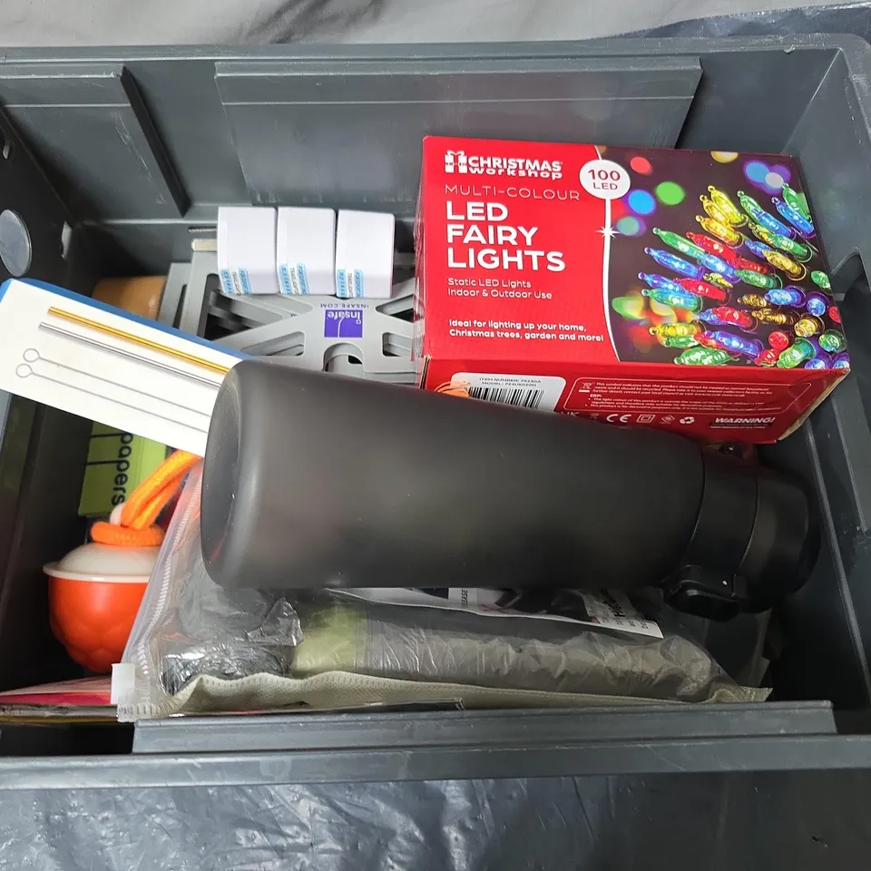 APPROXIMATELY 20 ASSORTED HOUSEHOLD ITEMS TO INCLUDE LED FAIRY LIGHTS, WATER BOTTLE AND STAINLESS STEEL STRAW