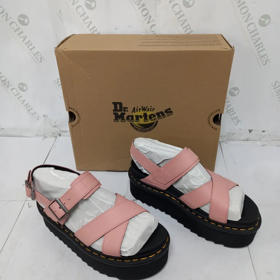 BOXED PAIR OF DR MARTENS VOSS II QUAD PEACH BEIGE UK 7 