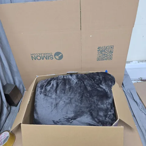 COZEE HOME FAMILY SIZED FAUX FUR & VELVETSOFT HEATED THROW