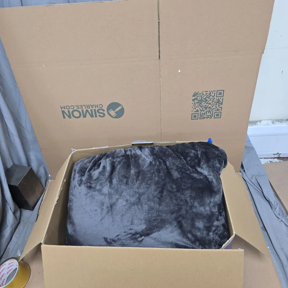 COZEE HOME FAMILY SIZED FAUX FUR & VELVETSOFT HEATED THROW