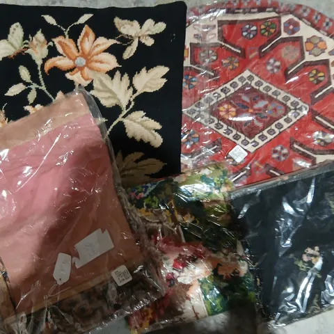 APPROXIMATELY 20 ITEMS OF ASSORTED TEXTILES AND SOFT FURNISHINGS