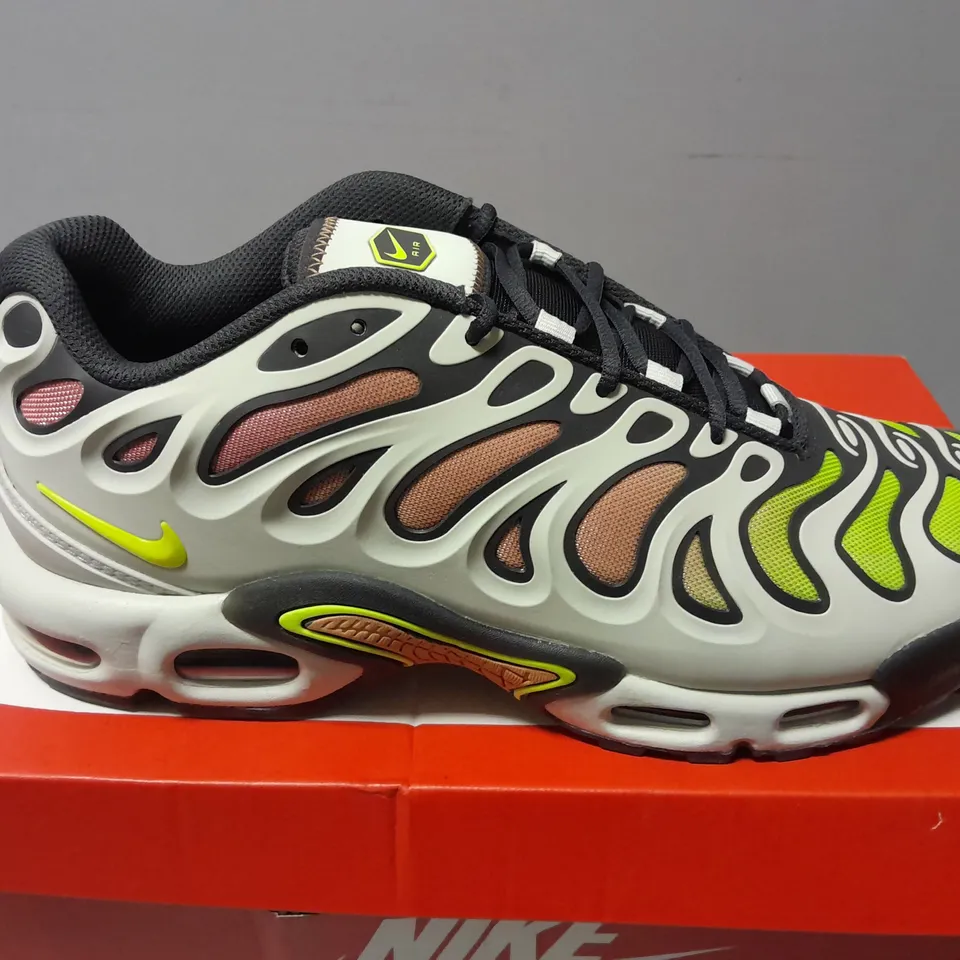 BOXED PAIR OF NIKE AIR MAX PLUS DRIFT TRAINERS IN LIGHT SILVER/VOLT - UK 10