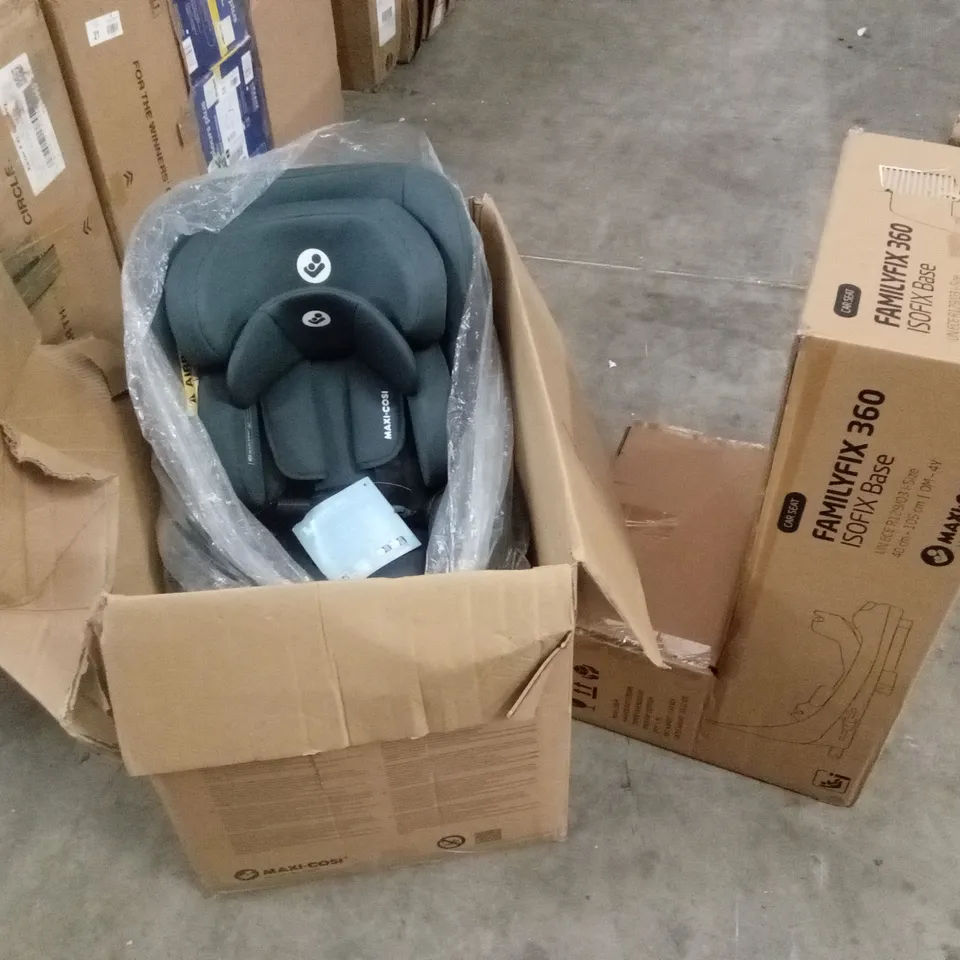 BOXED MAXI-COSI CAR SEAT AND ISOFIX BASE (2 BOXES)