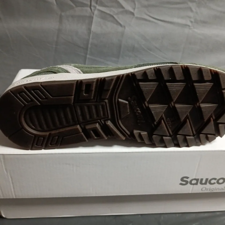 BOXED PAIR OF SAUCONY ORIGINALS GREEN SUEDE SNEAKERS – UK SIZE 8.5