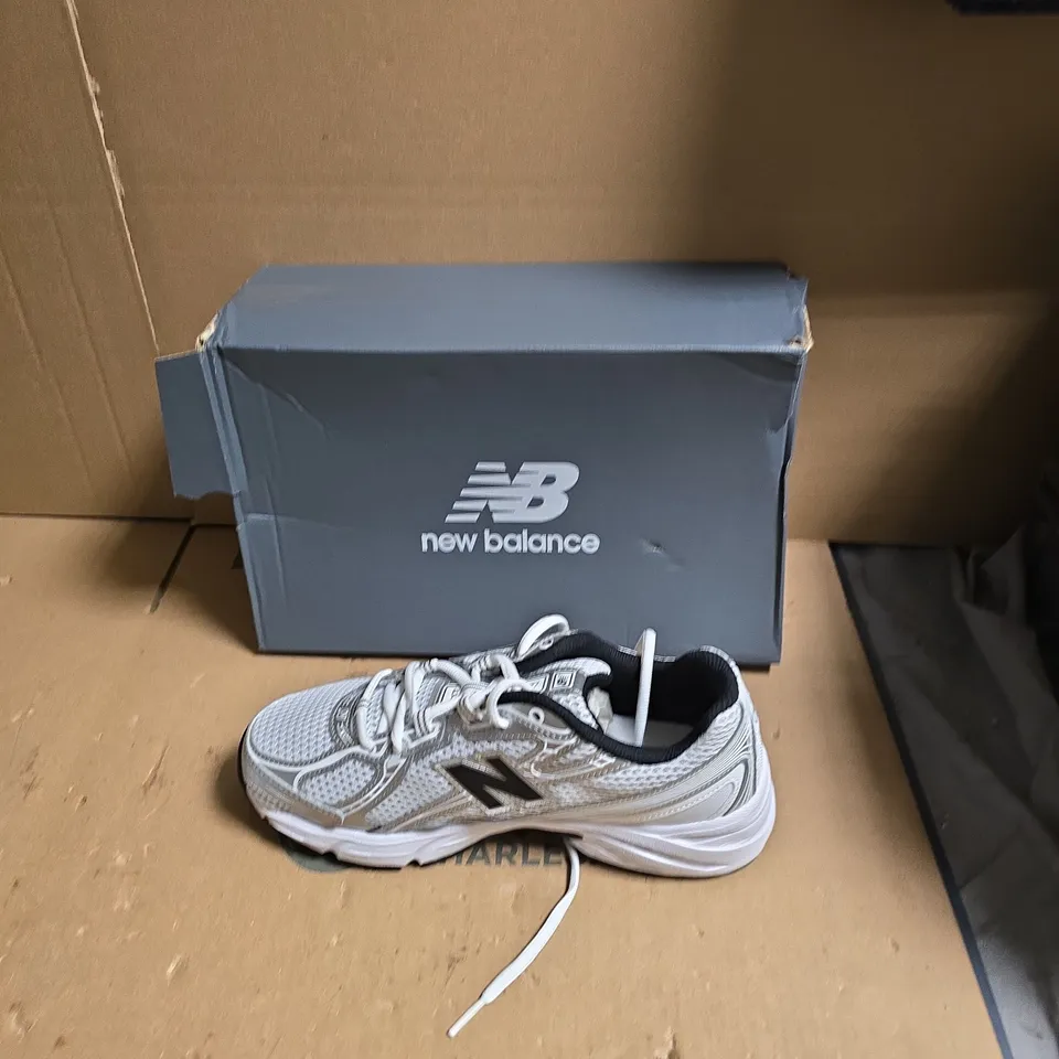 NEW BALANCE RUNNING SHOES – GREY/WHITE - UK SIZE 6 