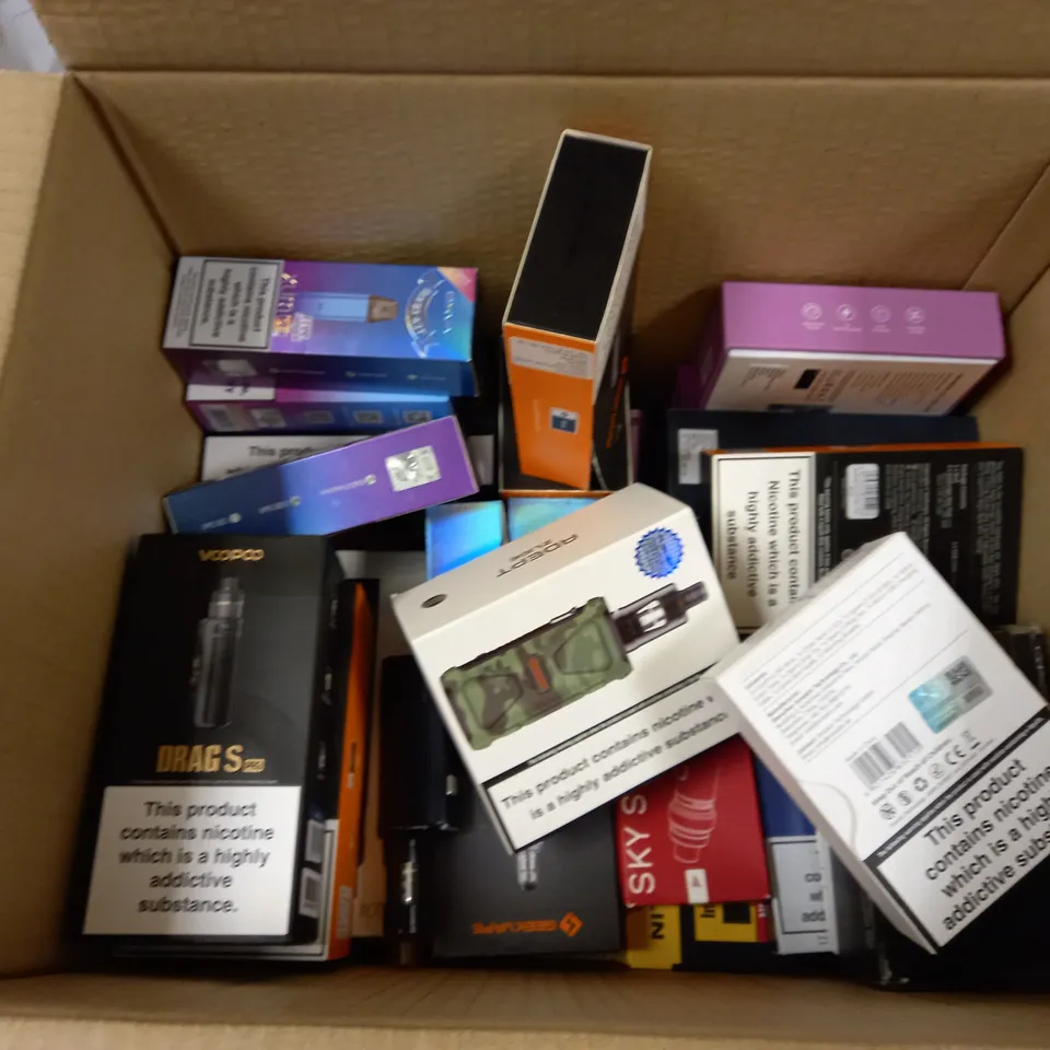 BOX OF APPROXMATELY 28 E-CIGARETTES AND LIQUIDS TO INCLUDE INNOKIN ADEPT MOD, INNOKIN COOLFIRE Z50 MOD, GEEKVAPE 1FC, ETC