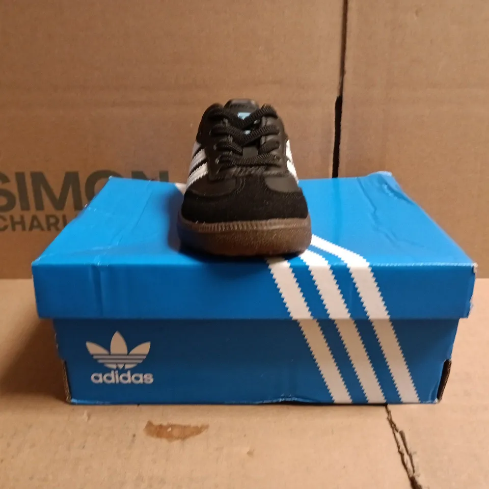 BOXED PAIR OF ADIDAS SAMBA OG KID'S TRAINERS IN BLACK/WHITE SIZE UK 7.5